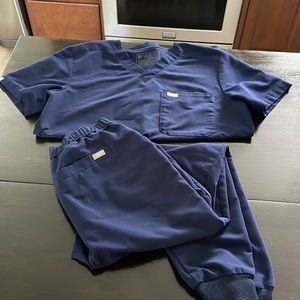 Mens figs navy rub set. Top and jogger bottom size small